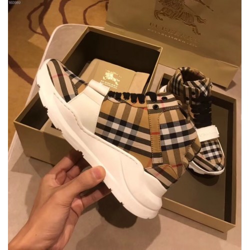 Burberry Sneakers BBR32124563300RRBBR 